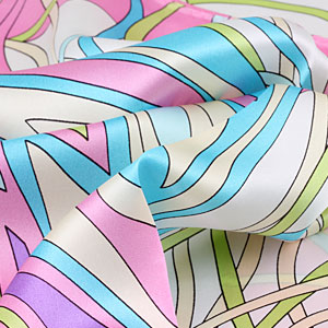 The detailed picture of silk square scarf
