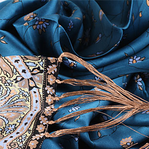 The detailed picture of Long Fringed Silk Scarves Silk Scarf Painting 