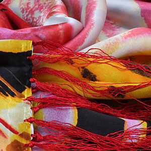 The detailed picture of Long Fringed Silk Scarves Silk Scarf Painting 