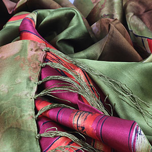 The detailed picture of Long Fringed Silk Scarves Silk Scarf Painting 
